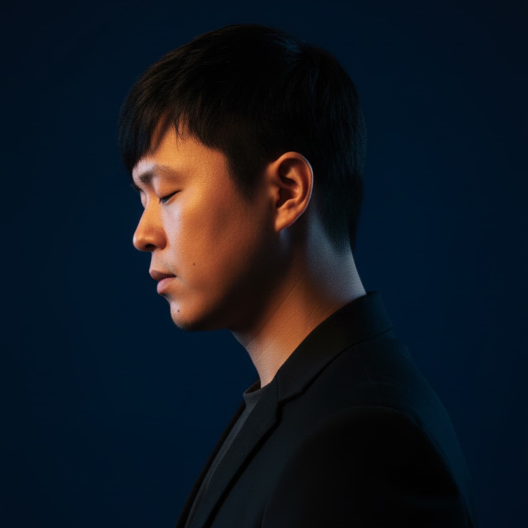 Profile picture (Click to reveal portfolio)